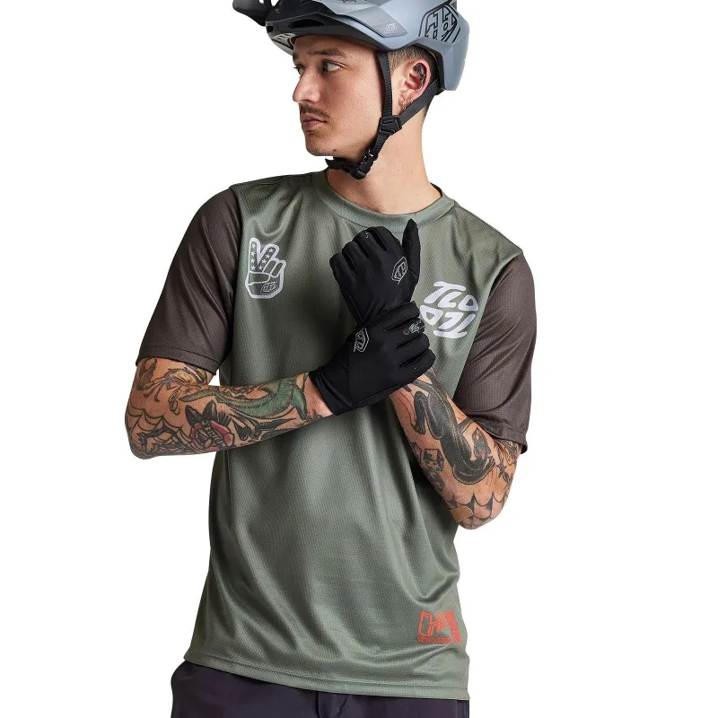 Спортивная футболка MOTO, мужская и женская мотоциклетная M-MTB, горный велосипед, скоростной спуск, быстросохнущая дышащая повседневная свободная спортивная рубашка
Спортивная футболка MOTO, мужская и женская мотоциклетная M-MTB, горный велосипед, скоростной спуск, быстросохнущая дышащая повседневная свободная спортивная рубашка