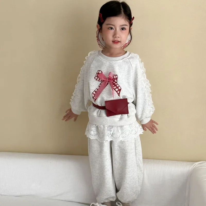 Girls Suit 2025 Autumn New Children's Clothing Korean Style Girl Baby Sweet Bow Lace Hoodie Fart Curtain Pants Casual Simple
Girls Suit 2025 Autumn New Children's Clothing Korean Style Girl Baby Sweet Bow Lace Hoodie Fart Curtain Pants Casual Simple