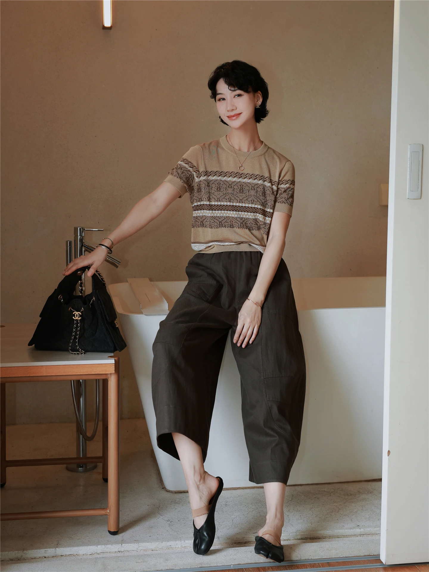 TT Summer Lightweight Short Sleeve Knitted T-Shirt Breathable Retro Floral Patterned Casual Straight Cut Women's Top
TT Summer Lightweight Short Sleeve Knitted T-Shirt Breathable Retro Floral Patterned Casual Straight Cut Women's Top