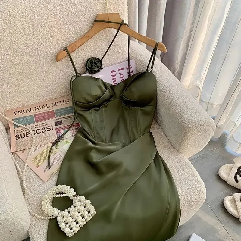 Women's Waist Cinched Long Skirt French High-end Temperament Satin Suspender Dress
Women's Waist Cinched Long Skirt French High-end Temperament Satin Suspender Dress
