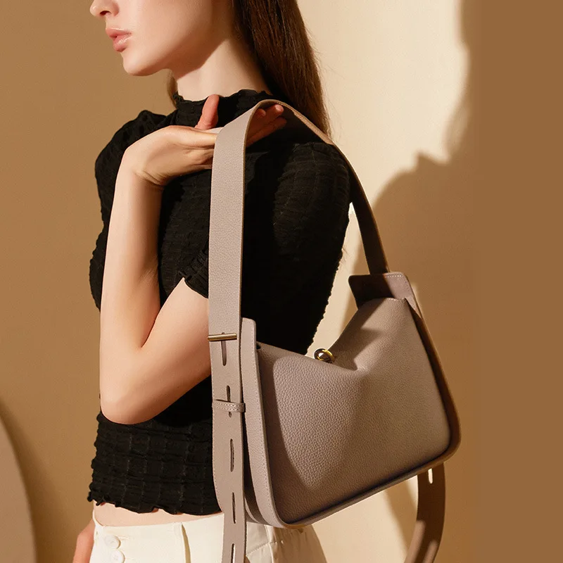 Small niche design genuine leather women's handbag, hand pillow bag, large capacity multifunctional shoulder crossbody bag
Small niche design genuine leather women's handbag, hand pillow bag, large capacity multifunctional shoulder crossbody bag