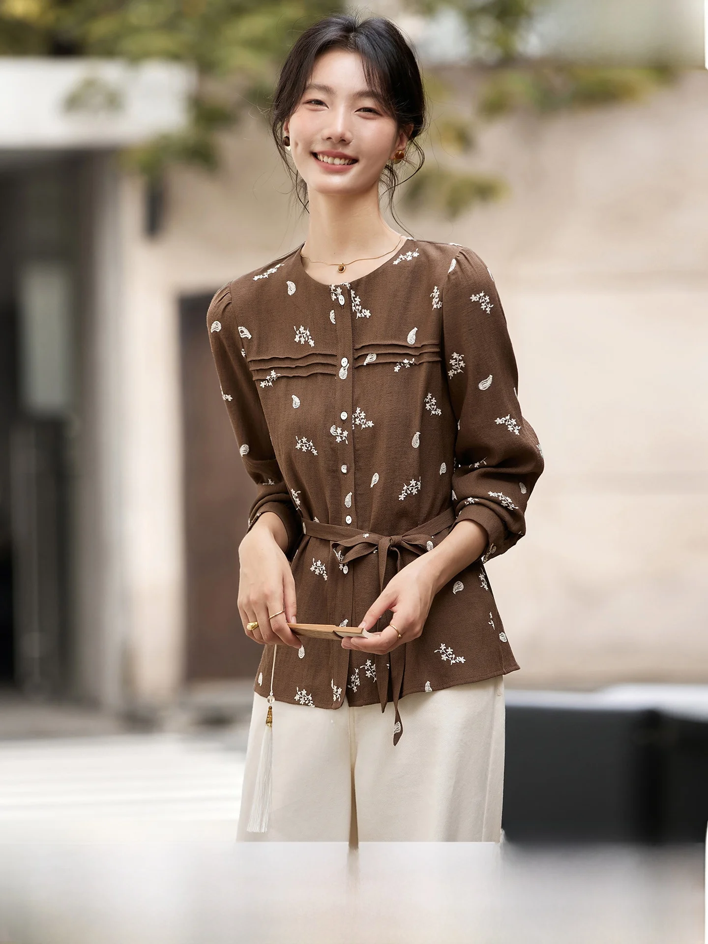 Embroidered round Ne irt Women's Fall New Sle Pleated Waist Tie Small Top Casual Sle Long Sve Plant Floral Pattern
Embroidered round Ne irt Women's Fall New Sle Pleated Waist Tie Small Top Casual Sle Long Sve Plant Floral Pattern