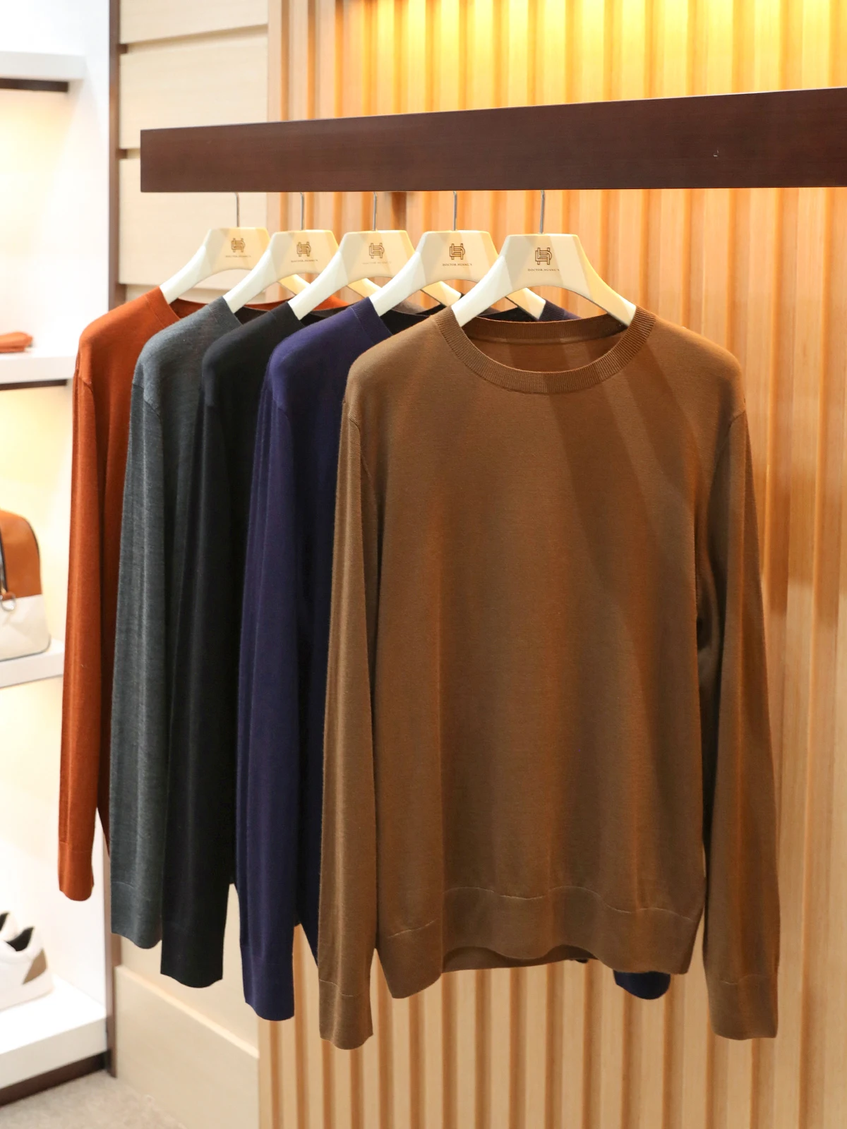 2025 autumn and winter new 100% wool high-end simple solid color versatile long-sleeved knitted bottoming shirt
2025 autumn and winter new 100% wool high-end simple solid color versatile long-sleeved knitted bottoming shirt