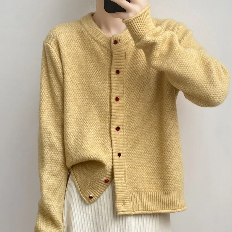 Crew-neck knitted cardigan coat autumn and winter new simple design sense lazy long-sleeved loose sweater women outside the top
Crew-neck knitted cardigan coat autumn and winter new simple design sense lazy long-sleeved loose sweater women outside the top