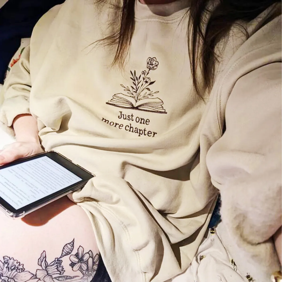 Just one More Chapter Flower Embroidered Book Lover Sweatshirts Long Sleeve Thick Fleece Loose Pullover Female Casual Jumpers
Just one More Chapter Flower Embroidered Book Lover Sweatshirts Long Sleeve Thick Fleece Loose Pullover Female Casual Jumpers
