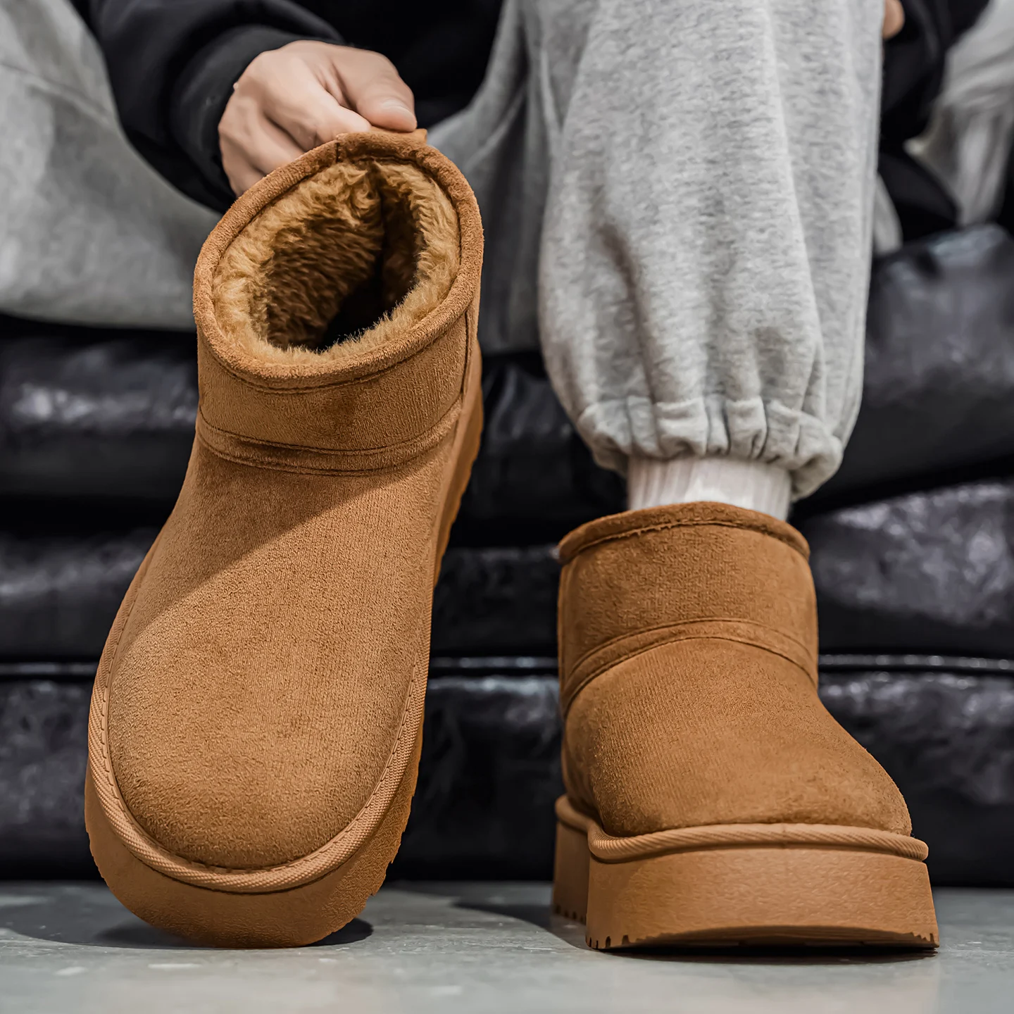 Men's Winter Thickened Fleece Lined Fur Integrated Casual Snow Boots Anti Slip High Bottom Warm Cold Proof Cotton Shoes
Men's Winter Thickened Fleece Lined Fur Integrated Casual Snow Boots Anti Slip High Bottom Warm Cold Proof Cotton Shoes
