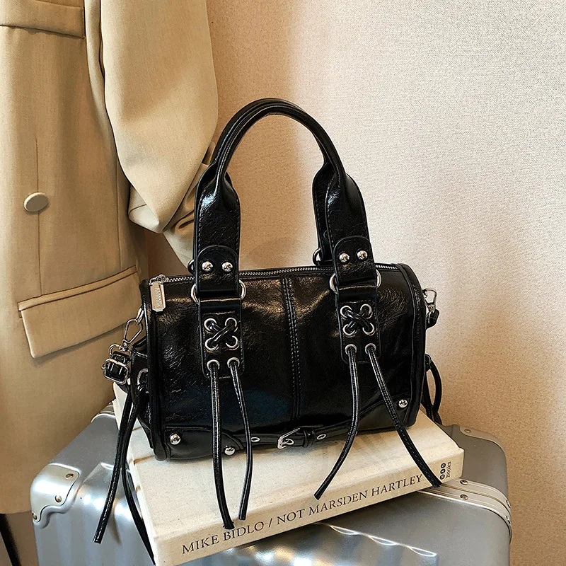 Retro Motorcycle Studded Shoulder Bag Pillow-shaped Drawstring Large-capacity Tote Bag Casual Simple Versatile Commuter Handbag
Retro Motorcycle Studded Shoulder Bag Pillow-shaped Drawstring Large-capacity Tote Bag Casual Simple Versatile Commuter Handbag