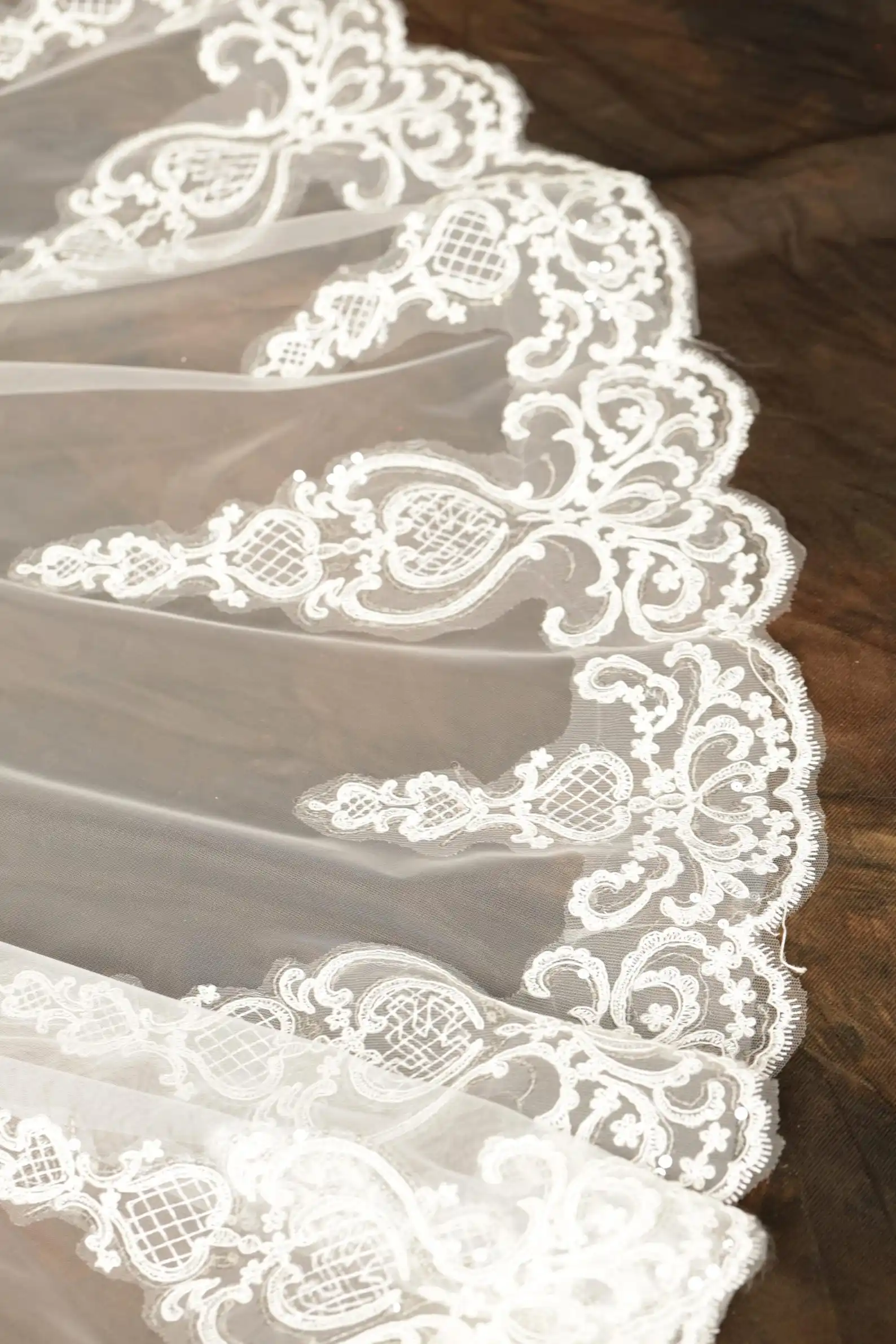 High Quality Handmade Customization White Ivory Cathedral Wedding Veil Floral Lace Scalloped Edge Bridal Veil
High Quality Handmade Customization White Ivory Cathedral Wedding Veil Floral Lace Scalloped Edge Bridal Veil