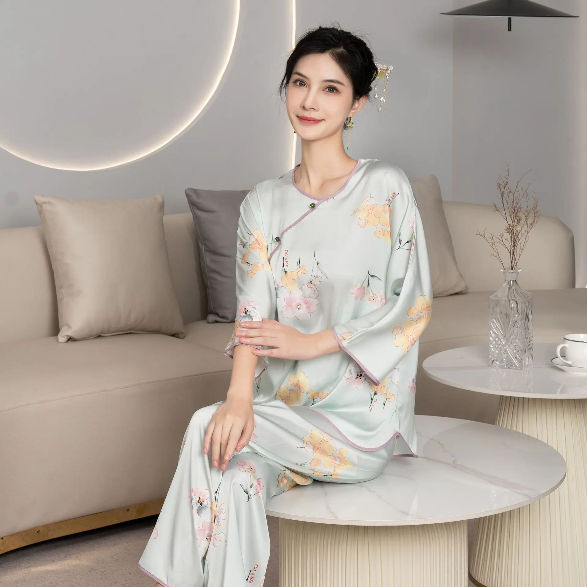 Summer Sexy Printed Satin O-Neck Seven Points Pullover Pants Loose Soft Sleepwear Nightwear Women Pajamas Homewear
Summer Sexy Printed Satin O-Neck Seven Points Pullover Pants Loose Soft Sleepwear Nightwear Women Pajamas Homewear