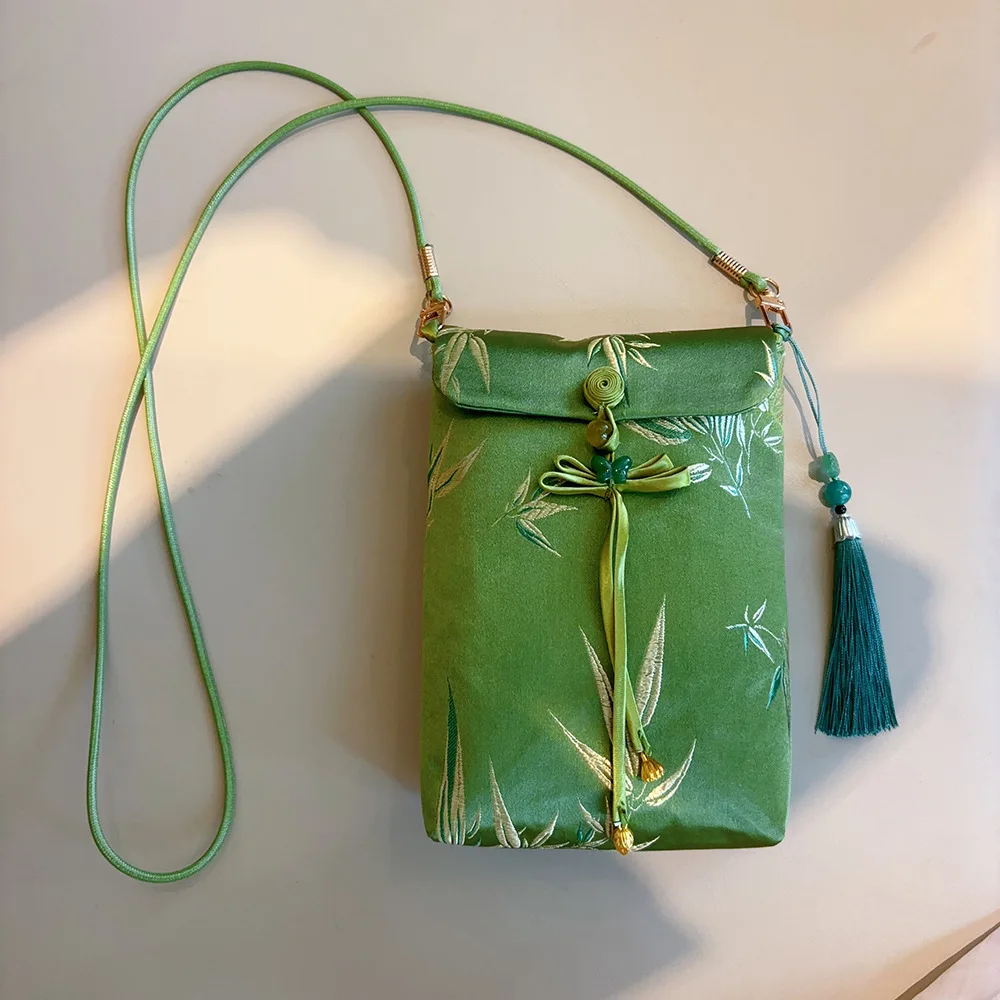 Embroidery mobile phone bag, national style new Chinese brocade surface, national style messenger bag
Embroidery mobile phone bag, national style new Chinese brocade surface, national style messenger bag