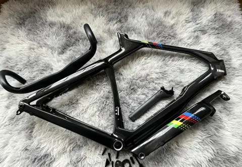 Y1RS frame, carbon fiber road bicycle frame, T1100 road bicycle frame set, available in various sizes, specially designed for