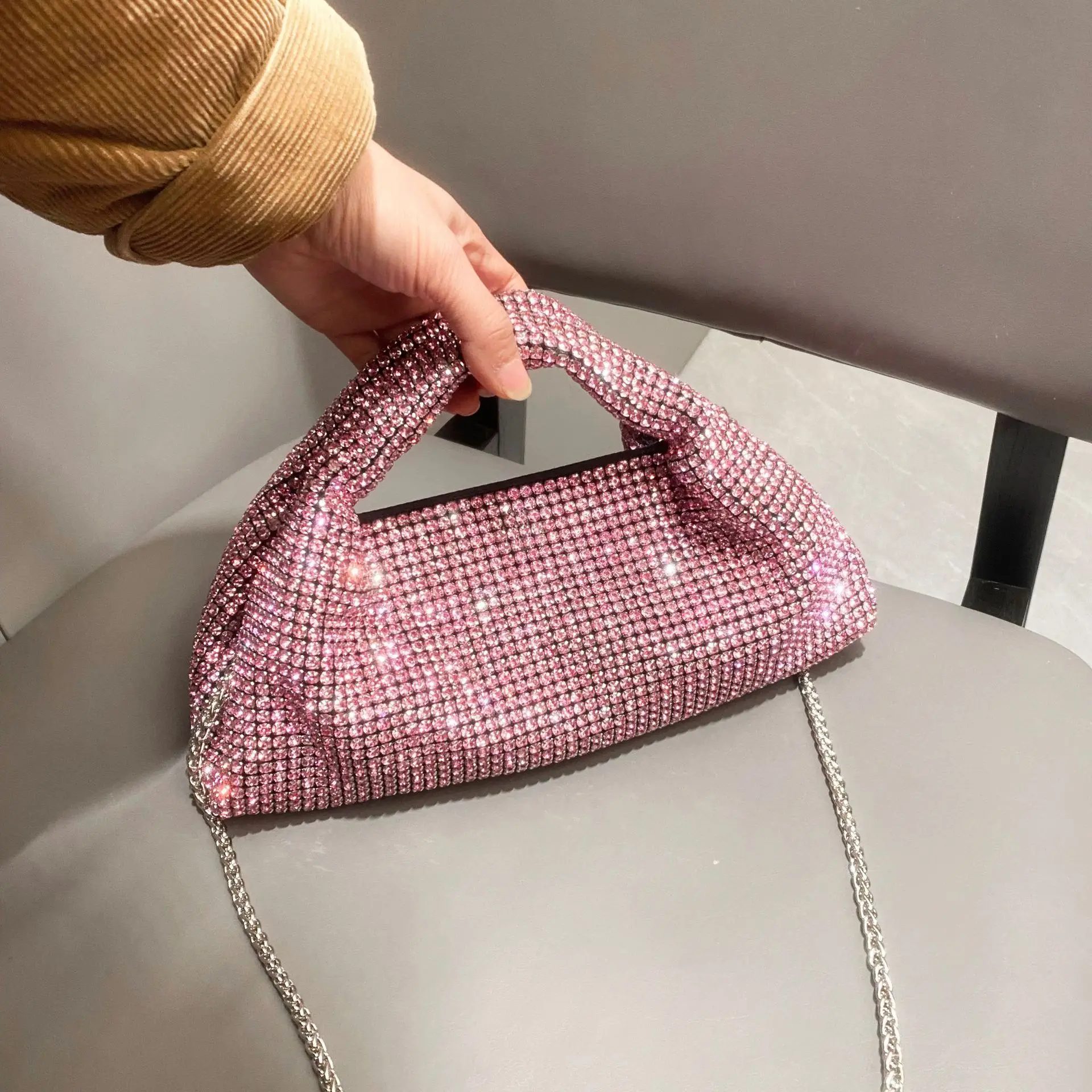 Trendy Acrylic Dinner Women's Bag Rhinestone Handbag Chain Diamond-encrusted Dumpling Bucket Bag Sac À Main Femme Luxe De Marque
Trendy Acrylic Dinner Women's Bag Rhinestone Handbag Chain Diamond-encrusted Dumpling Bucket Bag Sac À Main Femme Luxe De Marque