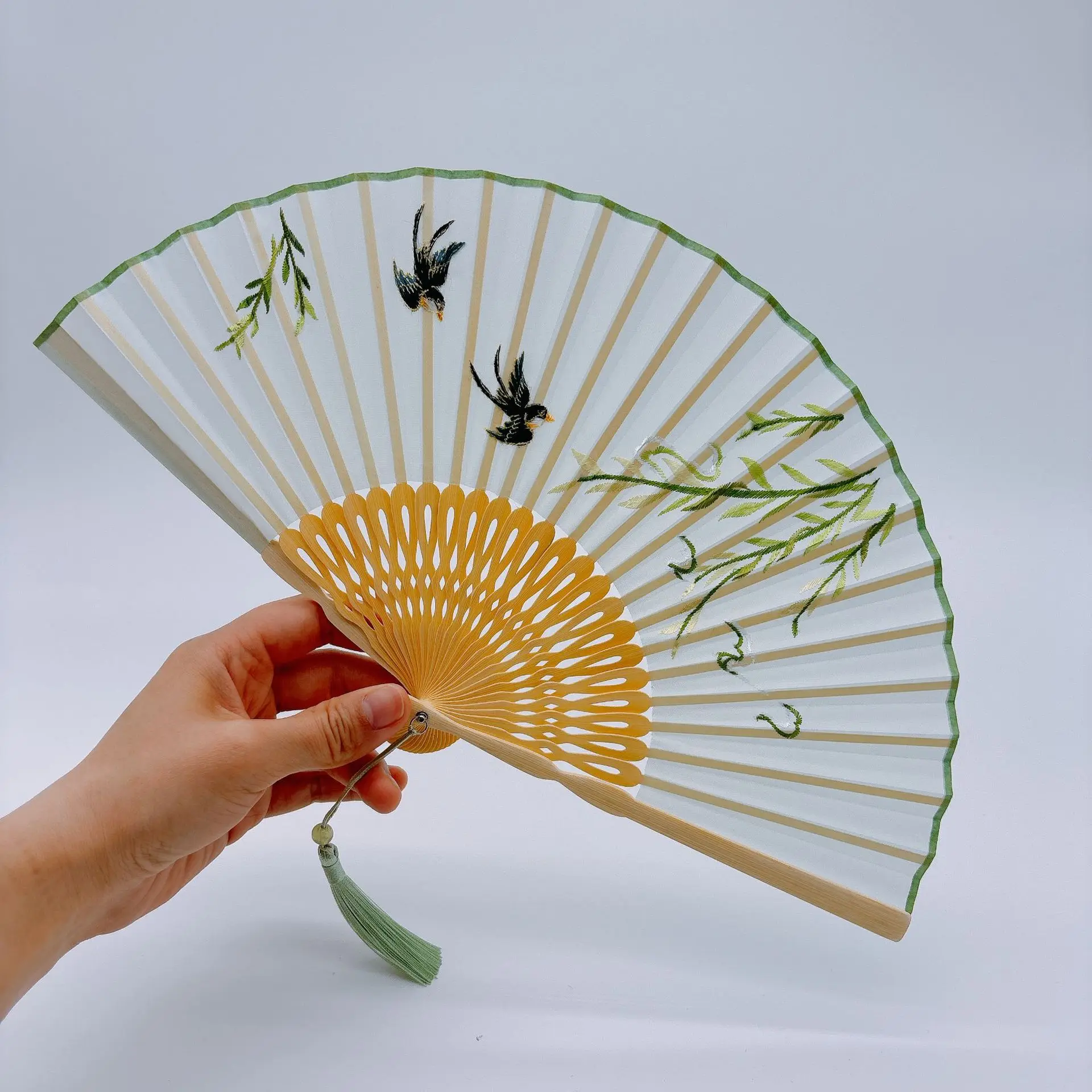 LH Embroidery Folding Fan Antique Fan Chinese Folding Fan
LH Embroidery Folding Fan Antique Fan Chinese Folding Fan