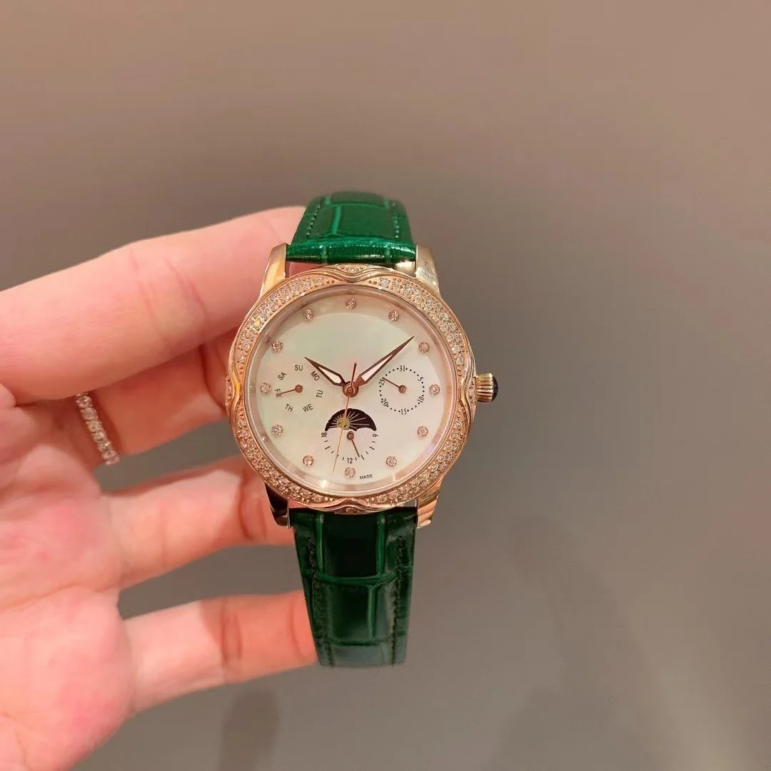 Luxury Dial Ladies Watch Multi-function Moon Phase Day of Week Full Rhinestone Bezel Bright Green Leather Band Rose Gold Case Female Quartz Clock
Luxury Dial Ladies Watch Multi-function Moon Phase Day of Week Full Rhinestone Bezel Bright Green Leather Band Rose Gold Case Female Quartz Clock