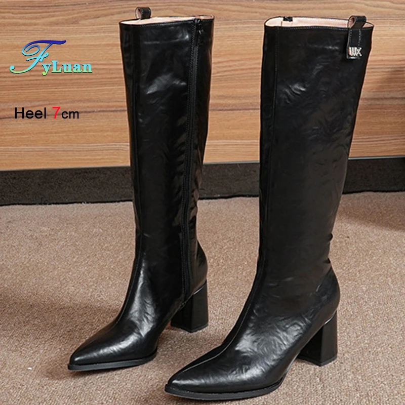 Новые модные осенне-зимние черные женские сапоги до колена, модные рыцарские сапоги, женские высокие сапоги на квадратном высоком каблуке 7 см с боковой молнией
Новые модные осенне-зимние черные женские сапоги до колена, модные рыцарские сапоги, женские высокие сапоги на квадратном высоком каблуке 7 см с боковой молнией