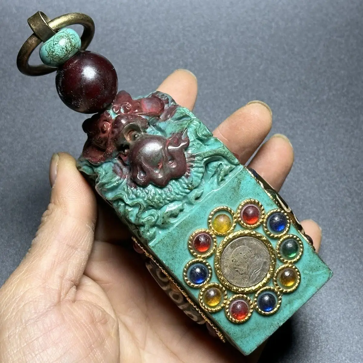 Antique Old Jade Green Pine Inlaid Seal Ornament Dzi Bead Seal Collection Statue
Antique Old Jade Green Pine Inlaid Seal Ornament Dzi Bead Seal Collection Statue