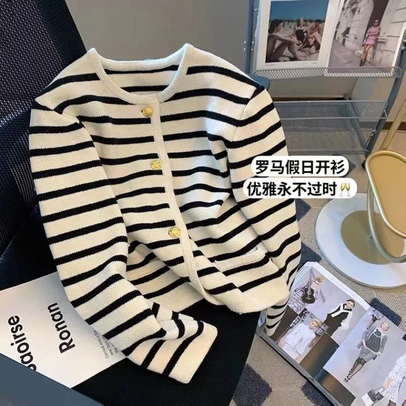 Stripe Knitted Cardigan Sweater Women 2023 New Fashion High-end Celebrity Temperament Short Long Sleeve Sweater Cardigan Female
Stripe Knitted Cardigan Sweater Women 2023 New Fashion High-end Celebrity Temperament Short Long Sleeve Sweater Cardigan Female