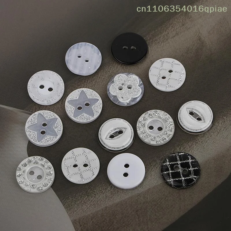 50 Pcs Resin Sewing Buttons 15mm Round Flower Design With Two Holes For Scrapbooking And Costura Decorate Bottoni Botoes
50 Pcs Resin Sewing Buttons 15mm Round Flower Design With Two Holes For Scrapbooking And Costura Decorate Bottoni Botoes