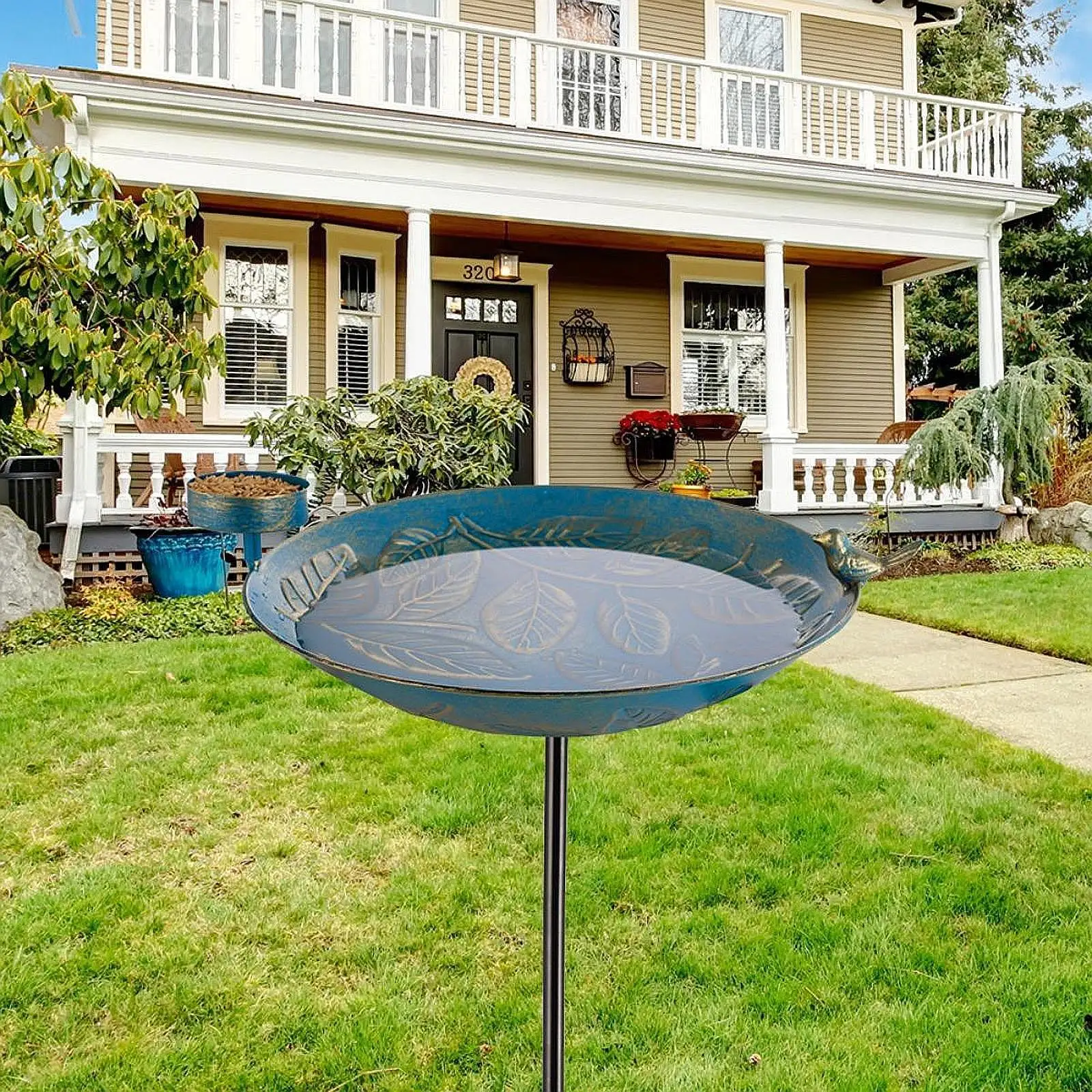 Подарок для ванны для птиц, легко чистящаяся уличная кормушка для птиц для открытого газона, двора
Подарок для ванны для птиц, легко чистящаяся уличная кормушка для птиц для открытого газона, двора