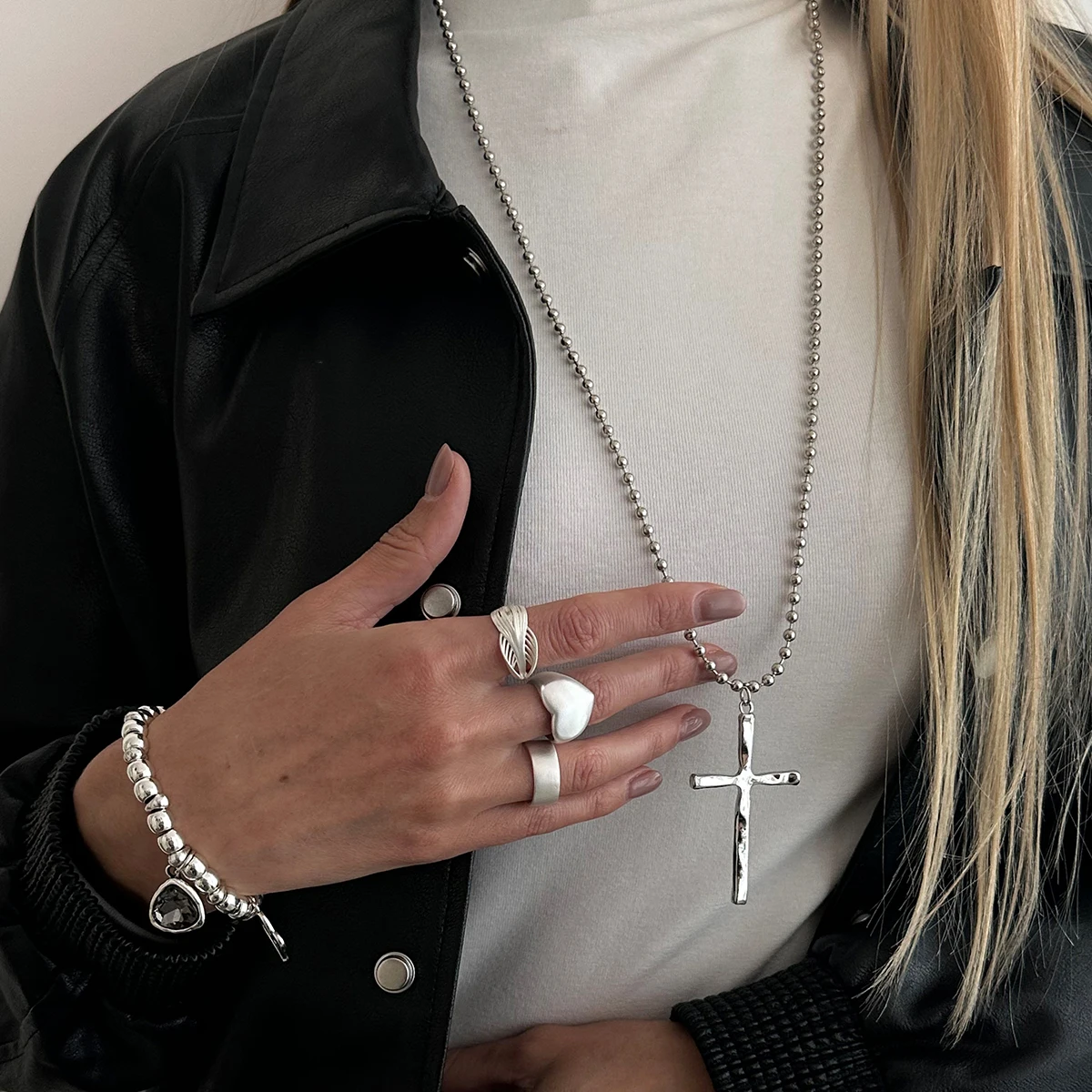 Salircon 5Pcs/set Hip Hop Jesus Cross Pendant Necklace Bracelet Rings Set Women Trendy Street Trend Jewelry Accessories 2026 New
Salircon 5Pcs/set Hip Hop Jesus Cross Pendant Necklace Bracelet Rings Set Women Trendy Street Trend Jewelry Accessories 2026 New