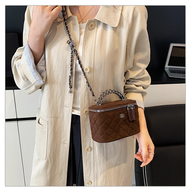 2025 Новая элитная брендовая женская кожаная сумка-тоут известного дизайнера в Париже, классический винтажный стиль
2025 Новая элитная брендовая женская кожаная сумка-тоут известного дизайнера в Париже, классический винтажный стиль