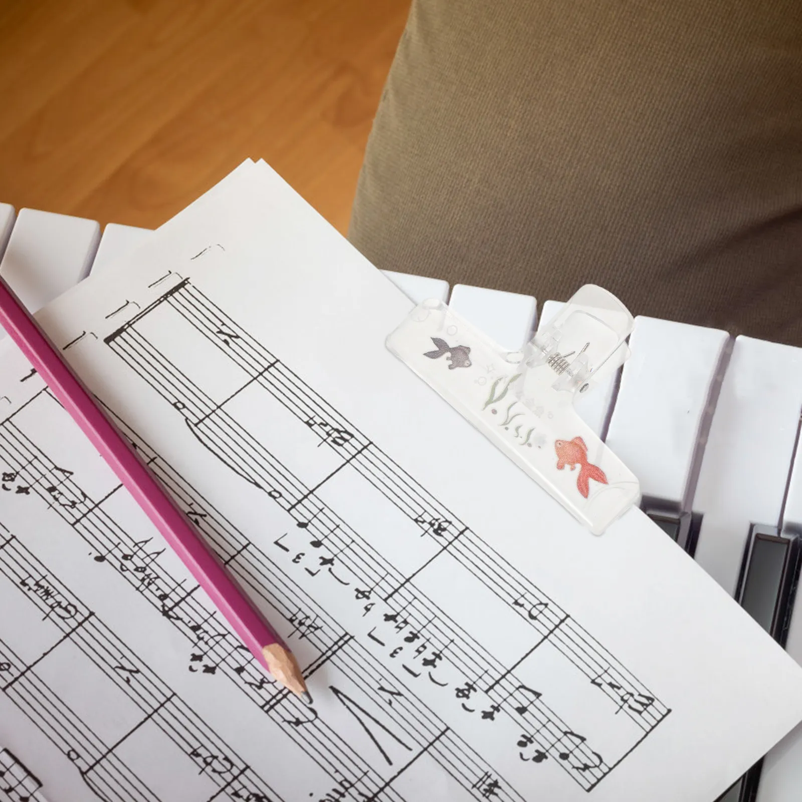 2Pcs Steel Piano Music Score Clip Clear Acrylic Transparent Sheet Music Holder for Violin Guzheng Practice Session
2Pcs Steel Piano Music Score Clip Clear Acrylic Transparent Sheet Music Holder for Violin Guzheng Practice Session
