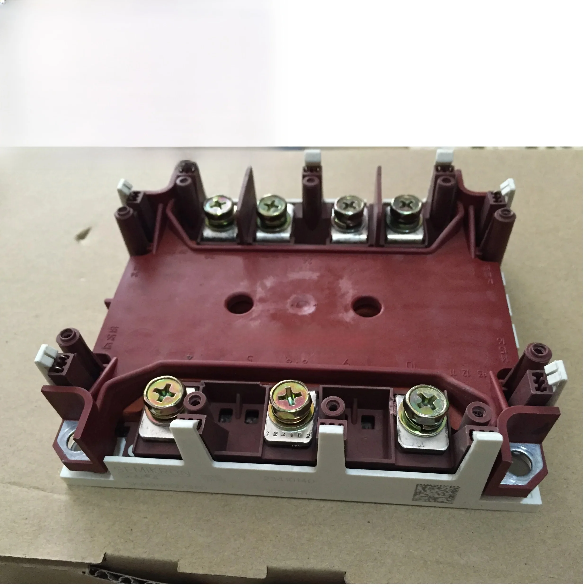 SKIM400GD126DM SKIM200GD126D SKIM200GD128D SKIM200GD176D SKIM304GD12T4D SKIM250GD128D Новый и оригинальный МОДУЛЬ
SKIM400GD126DM SKIM200GD126D SKIM200GD128D SKIM200GD176D SKIM304GD12T4D SKIM250GD128D Новый и оригинальный МОДУЛЬ