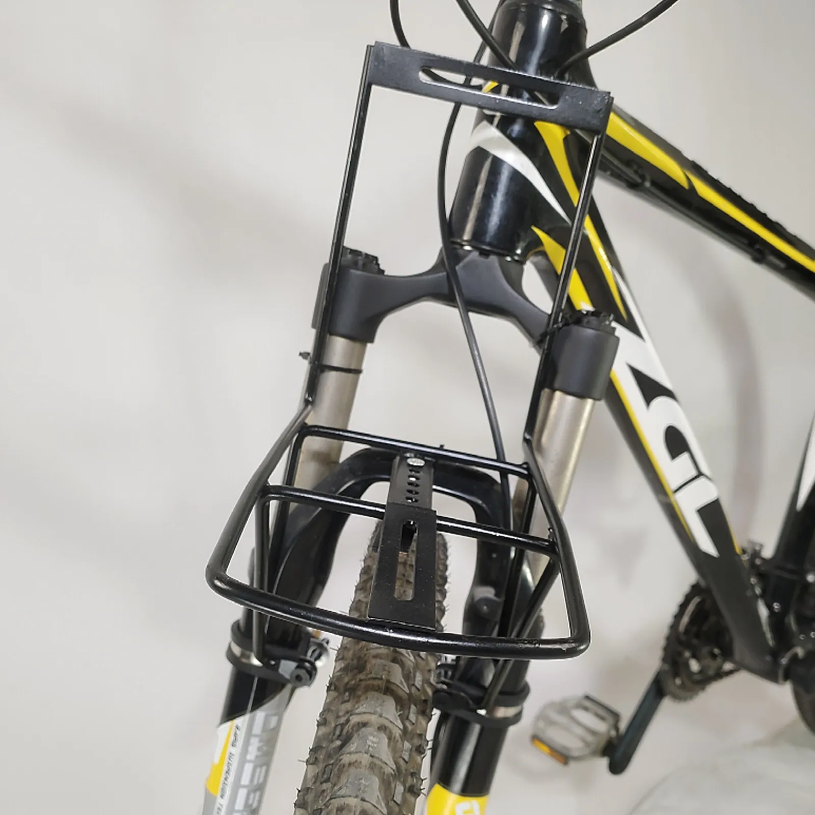 Steel Front Shelf for Mountain Bike High Strength Toughness Exquisite Craftsmanship Simple Reliable Mounting Bike Front Carrier
Steel Front Shelf for Mountain Bike High Strength Toughness Exquisite Craftsmanship Simple Reliable Mounting Bike Front Carrier