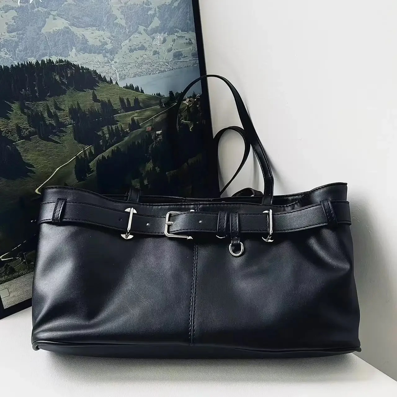 2025 Designer New Key Holder Crossbody Bag Vintage Handbags Underarm Purse Light Luxury Square Korean Niche Women's Bag
2025 Designer New Key Holder Crossbody Bag Vintage Handbags Underarm Purse Light Luxury Square Korean Niche Women's Bag