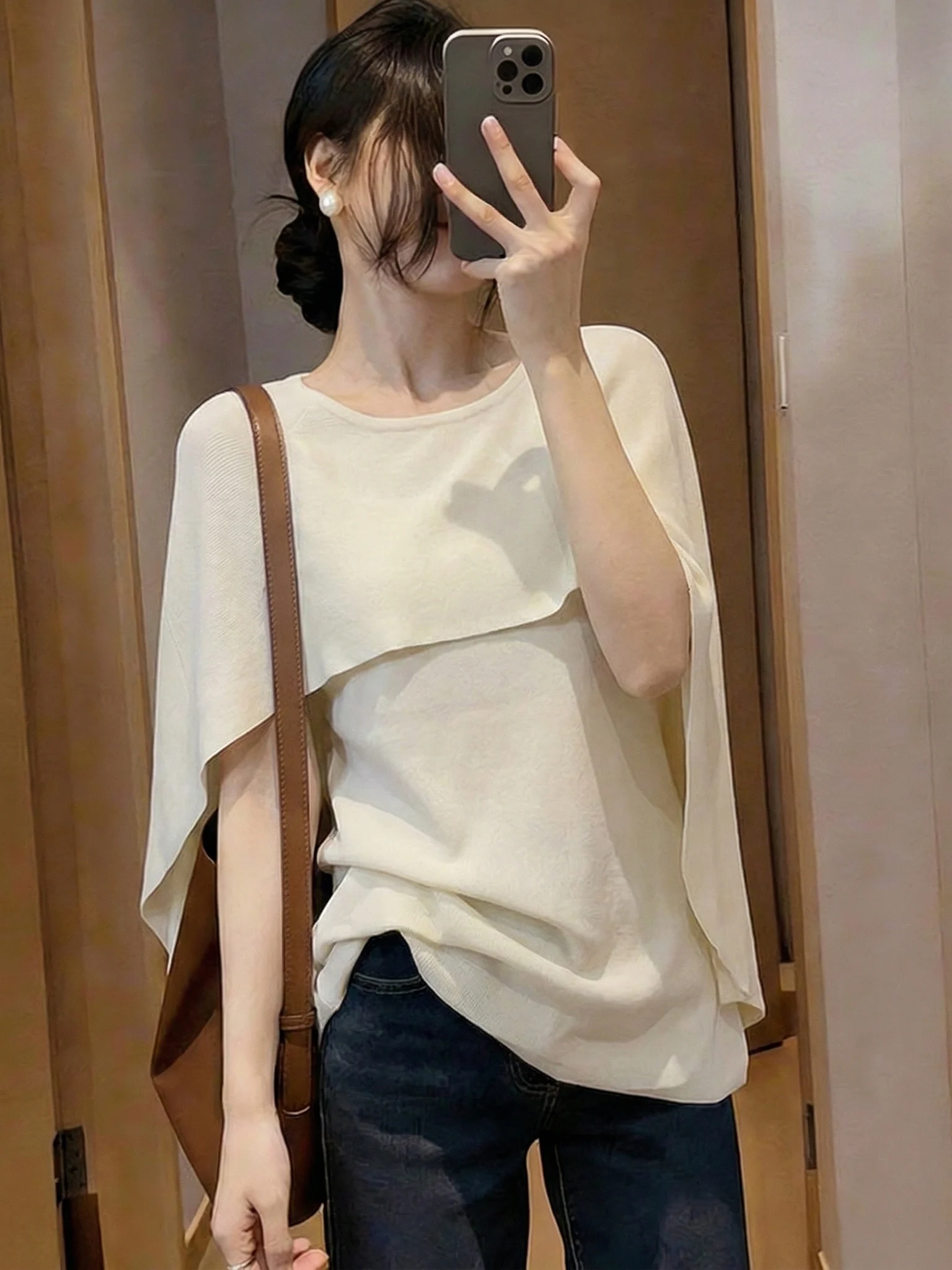 Ice Silk Knitted Short Sleeve T-Shirt Women's Summer New Lazy Style Top Thin Coat Shoulder Length Korean Version Loose Fit
Ice Silk Knitted Short Sleeve T-Shirt Women's Summer New Lazy Style Top Thin Coat Shoulder Length Korean Version Loose Fit