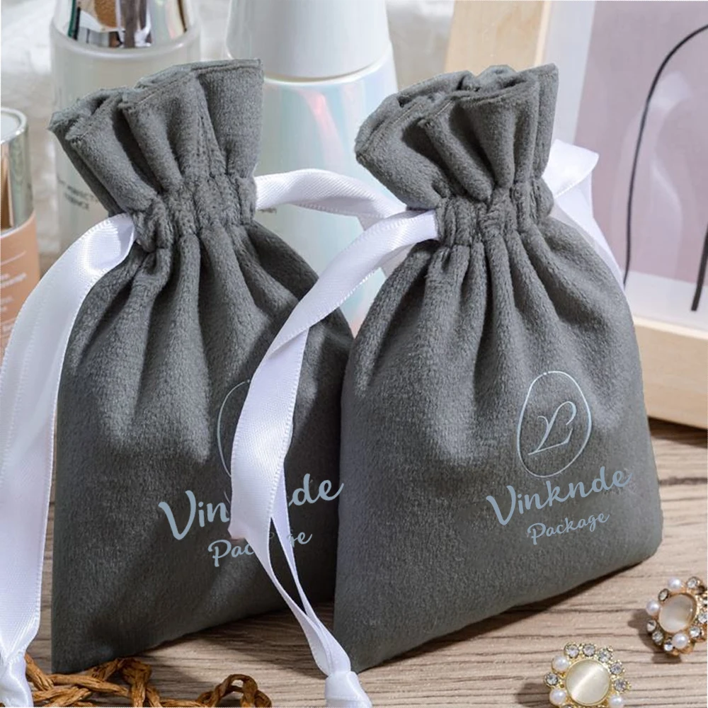 8*10cm Velvet Drawstring Bags Custom Logo Jewelry Earrings Packaging Pouches Chic Wedding Favor Candy Bag Candle Cosmetic Sack 
8*10cm Velvet Drawstring Bags Custom Logo Jewelry Earrings Packaging Pouches Chic Wedding Favor Candy Bag Candle Cosmetic Sack