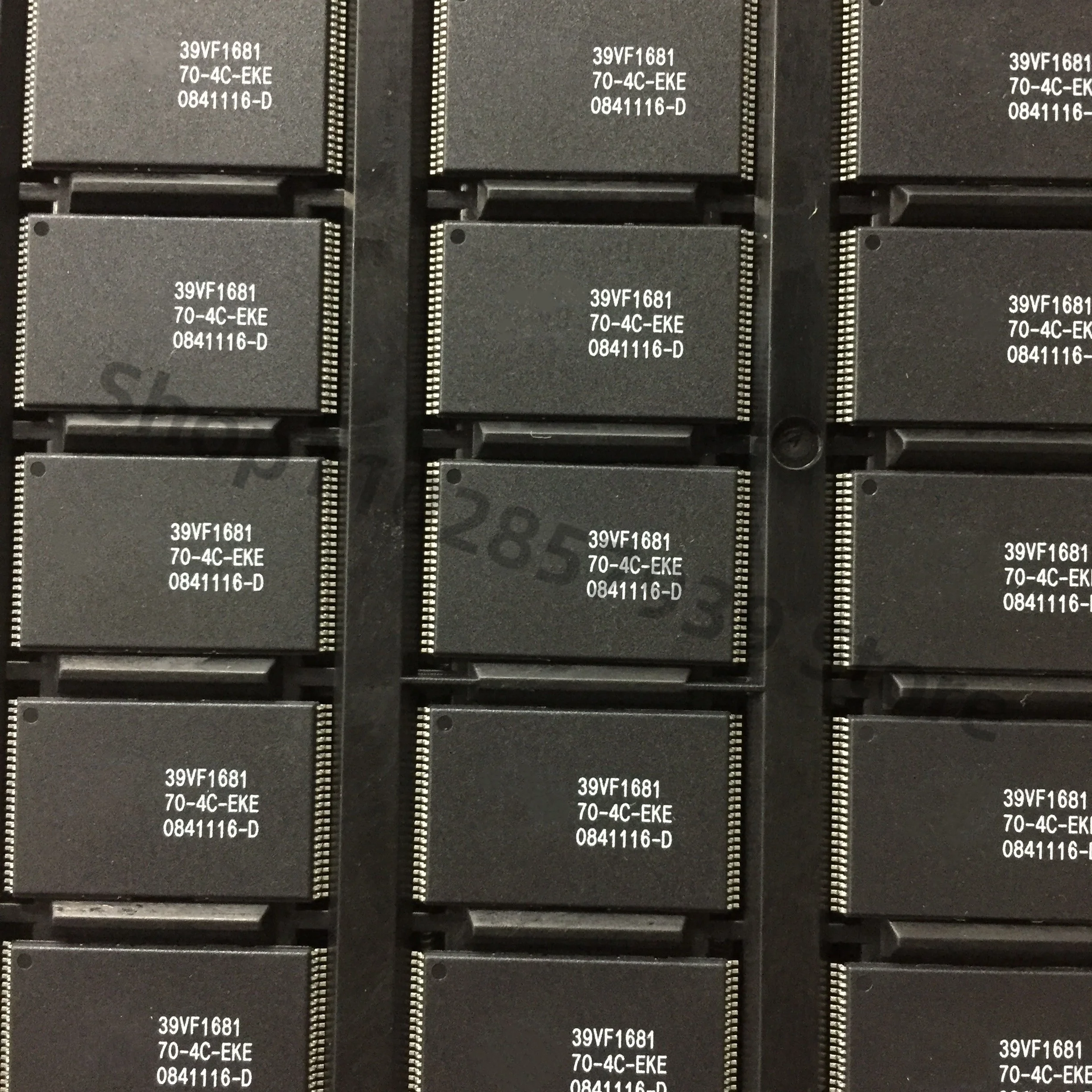 SST39VF1681-70-4C-EKE TSSOP 5PCS/LOT 100% new original freeshipping
SST39VF1681-70-4C-EKE TSSOP 5PCS/LOT 100% new original freeshipping