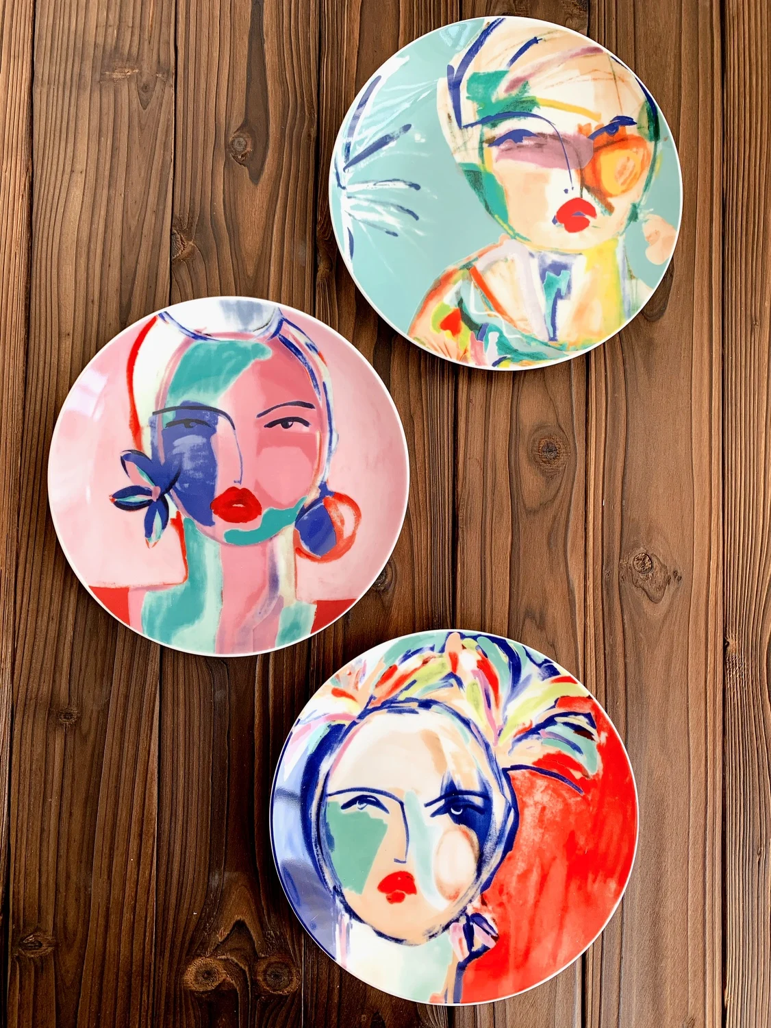 Van Gogh's abstract painting style colorful artistic female head flat decorative plate hanging dessert
Van Gogh's abstract painting style colorful artistic female head flat decorative plate hanging dessert
