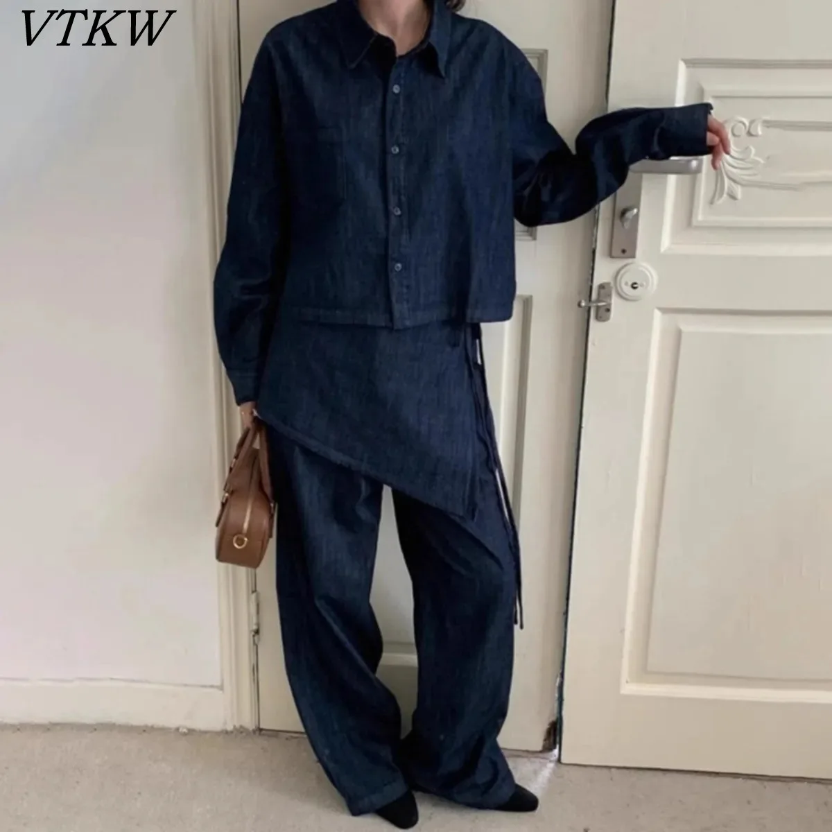 VTKW 2026 New Women Denim Two Piece Set Button Down Shirt with Sash High Waist Wide Leg Trousers Elegant Casual Daily Streetwear
VTKW 2026 New Women Denim Two Piece Set Button Down Shirt with Sash High Waist Wide Leg Trousers Elegant Casual Daily Streetwear