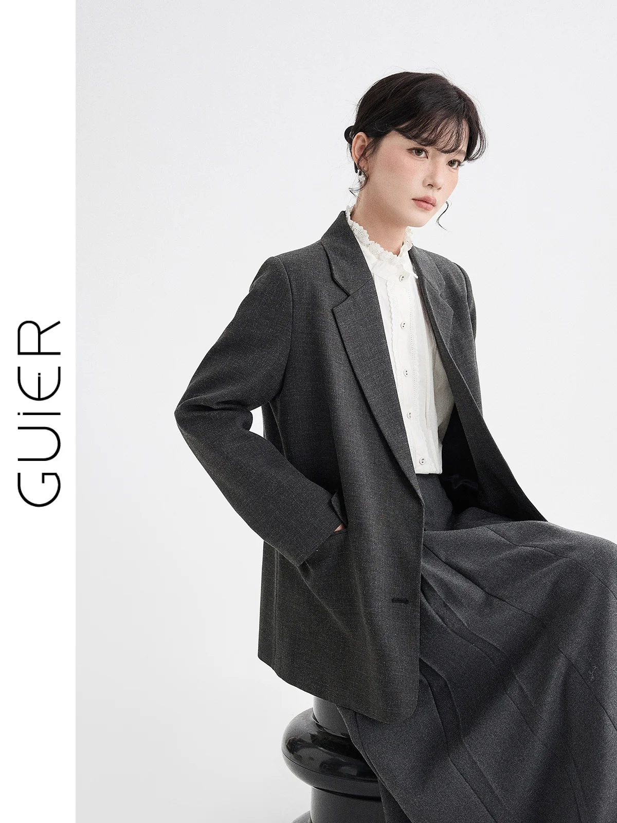 Повседневный женский пиджак свободного кроя с лацканами, весенняя новинка, эффект стройности, длинный рукав, стандартная длина
Повседневный женский пиджак свободного кроя с лацканами, весенняя новинка, эффект стройности, длинный рукав, стандартная длина