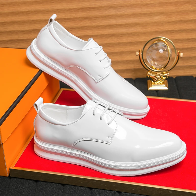 Luxury Fashion White Men Patent Leather Shoes Handmade Derby Loafers Breathable Slip On Flats Wedding Party Dress Shoes For Men
Luxury Fashion White Men Patent Leather Shoes Handmade Derby Loafers Breathable Slip On Flats Wedding Party Dress Shoes For Men