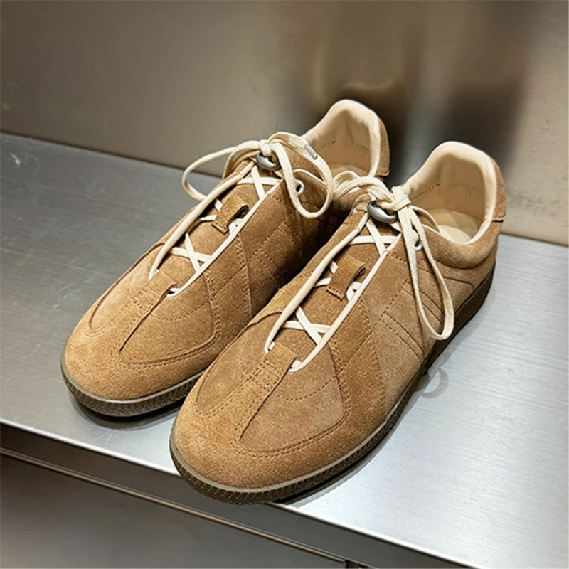 Designer Luxury Women's Shoes Retro Fashion Flat Heel All Match Casual Trainers Solid Tennis Female Sneakers Runway Sport Shoes
Designer Luxury Women's Shoes Retro Fashion Flat Heel All Match Casual Trainers Solid Tennis Female Sneakers Runway Sport Shoes