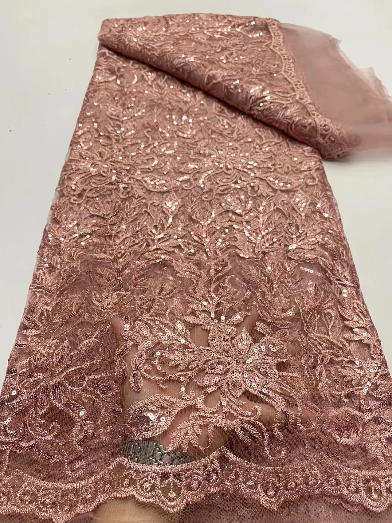 2025 New Arrival Pink Floral design with French Luxury Sequins Tulle Lace Fabric for Ladies Wedding Dress Material by 180 inches
2025 New Arrival Pink Floral design with French Luxury Sequins Tulle Lace Fabric for Ladies Wedding Dress Material by 180 inches
