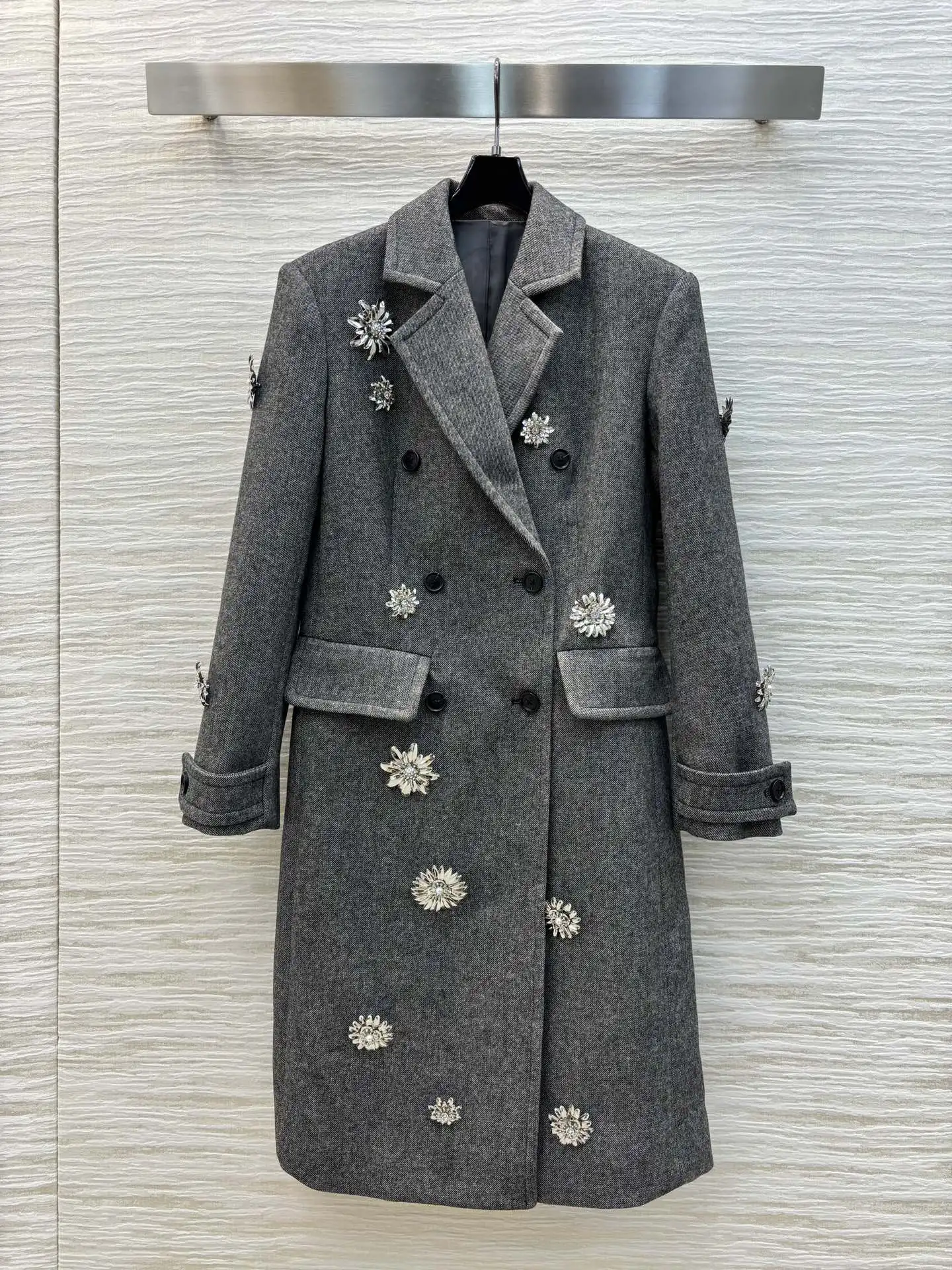 women's luxury coat autumn winter new female high quality flower long jacket overcoat outerwear
women's luxury coat autumn winter new female high quality flower long jacket overcoat outerwear