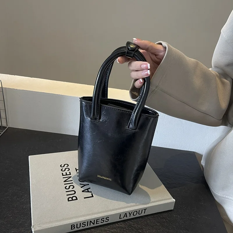 PU Leather Mini Crossbody Bag for Women 2024 New Korean Fashion Luxury Shoulder Bags Female Simple Retro Handbags and Purses
PU Leather Mini Crossbody Bag for Women 2024 New Korean Fashion Luxury Shoulder Bags Female Simple Retro Handbags and Purses