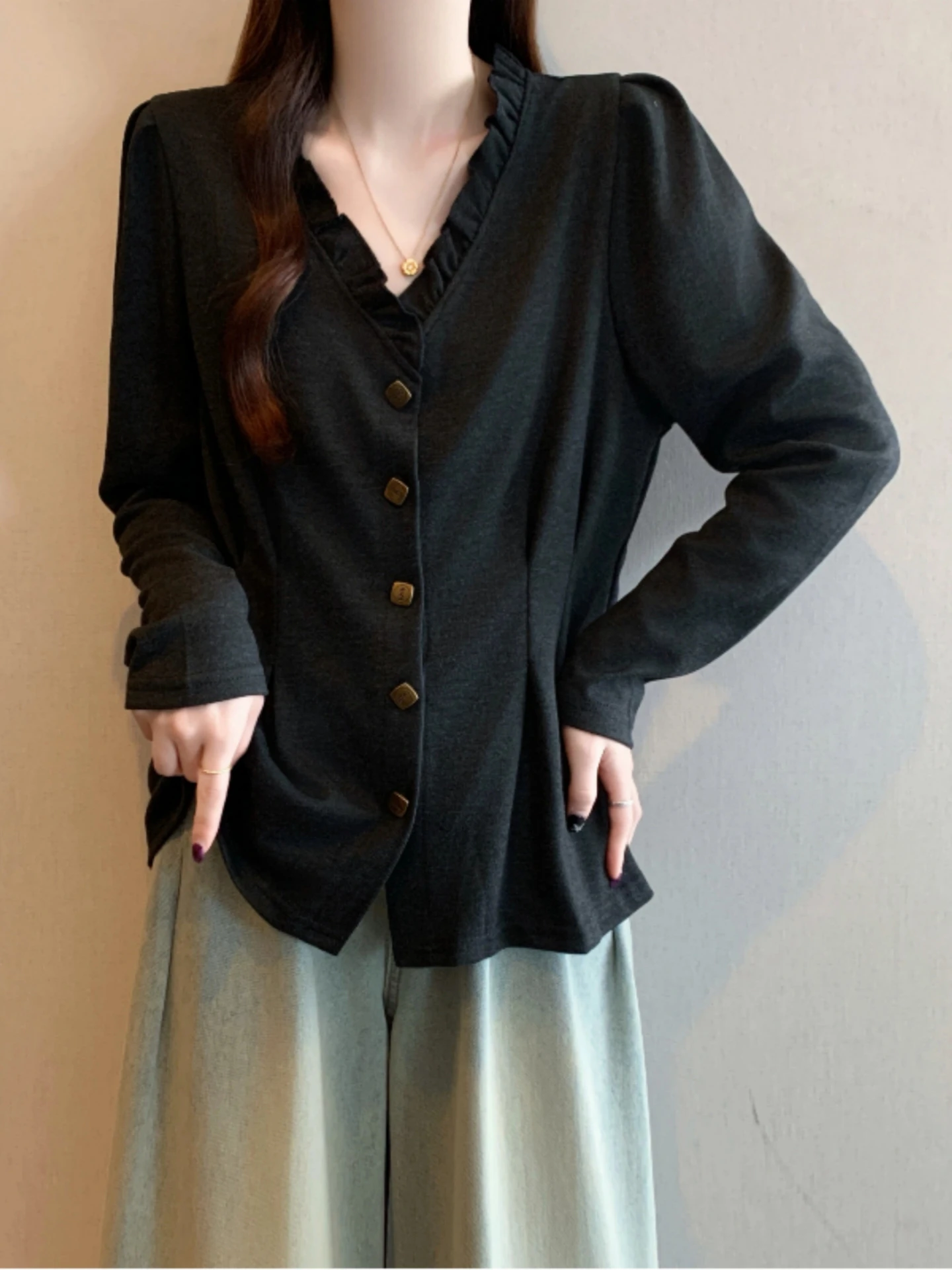 Slimming V-Neck Long Sleeve Shirt Women's Spring Autumn New Style plus Size Frock Gored A-Line Garb Korean Version Commute Style
Slimming V-Neck Long Sleeve Shirt Women's Spring Autumn New Style plus Size Frock Gored A-Line Garb Korean Version Commute Style