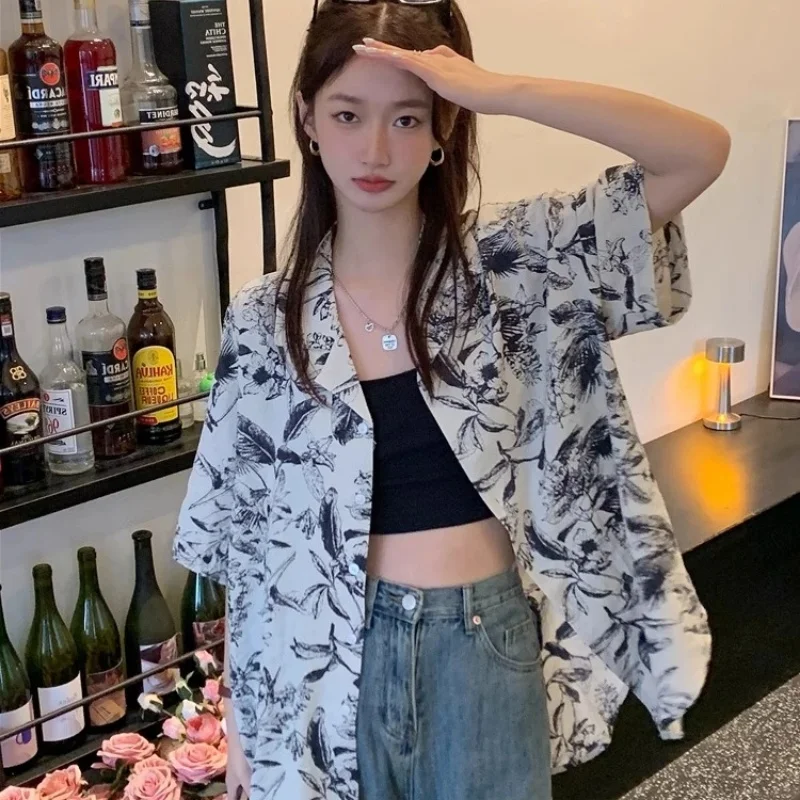 Women's Floral Print Short Loose Oversized Shirt Top with Round Neck Casual Summer Wear Lightweight Breathable Cotton Blend Tee
Women's Floral Print Short Loose Oversized Shirt Top with Round Neck Casual Summer Wear Lightweight Breathable Cotton Blend Tee