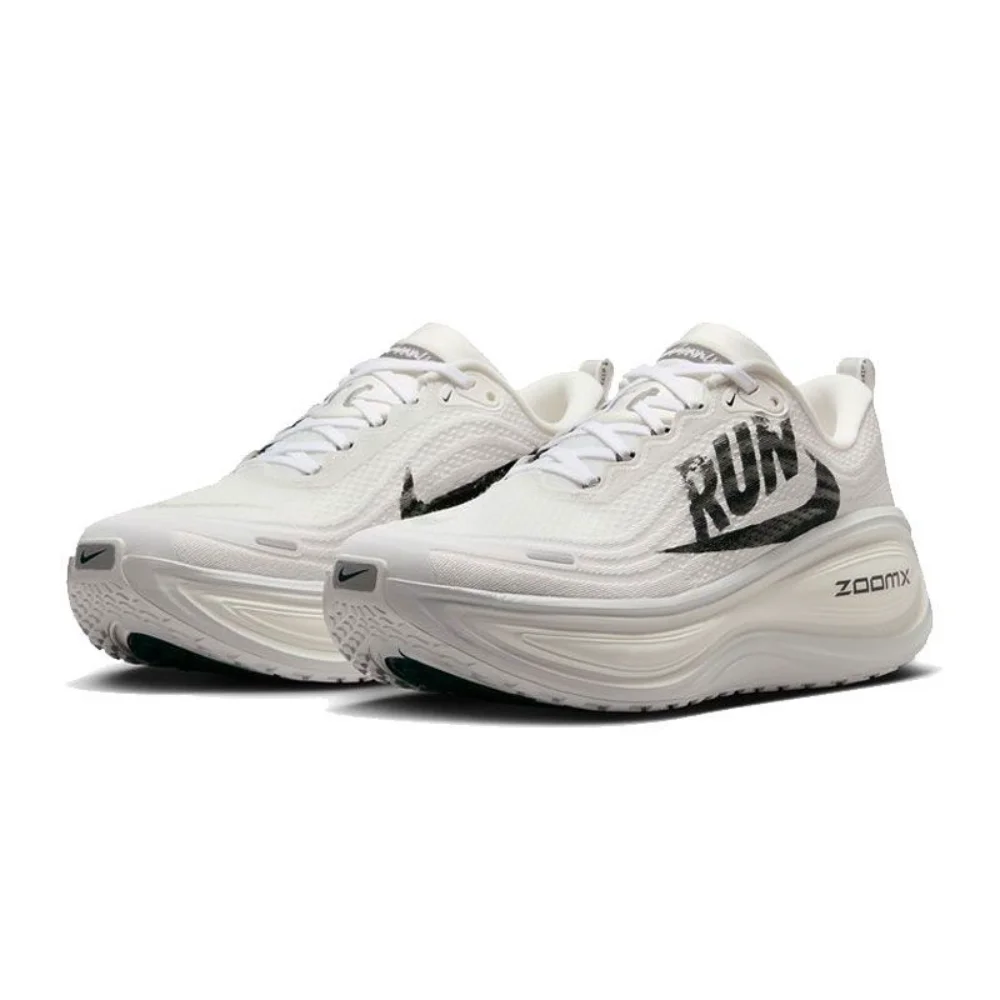 Мужские легкие дышащие кроссовки NIKE VOMERO PLUS: нескользящие, прочные, удобные и с амортизацией IH2268-100
Мужские легкие дышащие кроссовки NIKE VOMERO PLUS: нескользящие, прочные, удобные и с амортизацией IH2268-100