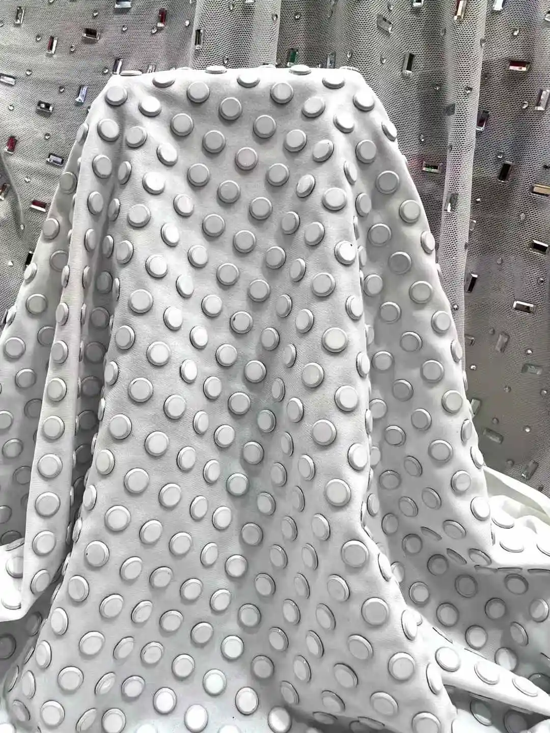 High-end Heavy Stones Fabric for Dresses Sewing Latest African Luxury French Stones Embroidery 5 Yards 2025 Nigerian Party Women
High-end Heavy Stones Fabric for Dresses Sewing Latest African Luxury French Stones Embroidery 5 Yards 2025 Nigerian Party Women