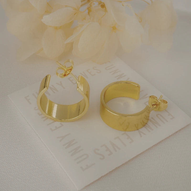 Light luxury geometric C-shaped hoop earrings, fashionable women's favorite accessories, birthday gifts, affordable products
Light luxury geometric C-shaped hoop earrings, fashionable women's favorite accessories, birthday gifts, affordable products