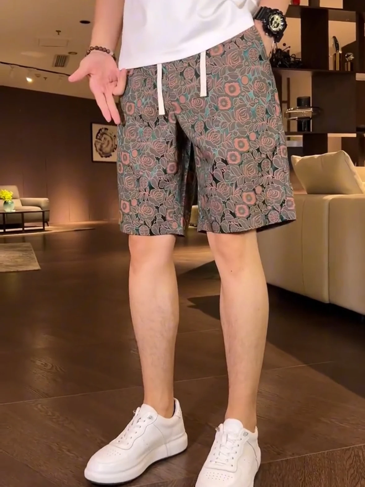 Летние новые легкие дышащие шорты из ледяного шелка для мужчин: модные, высококачественные, свободные, быстросохнущие, спортивные, повседневные бриджи
Летние новые легкие дышащие шорты из ледяного шелка для мужчин: модные, высококачественные, свободные, быстросохнущие, спортивные, повседневные бриджи