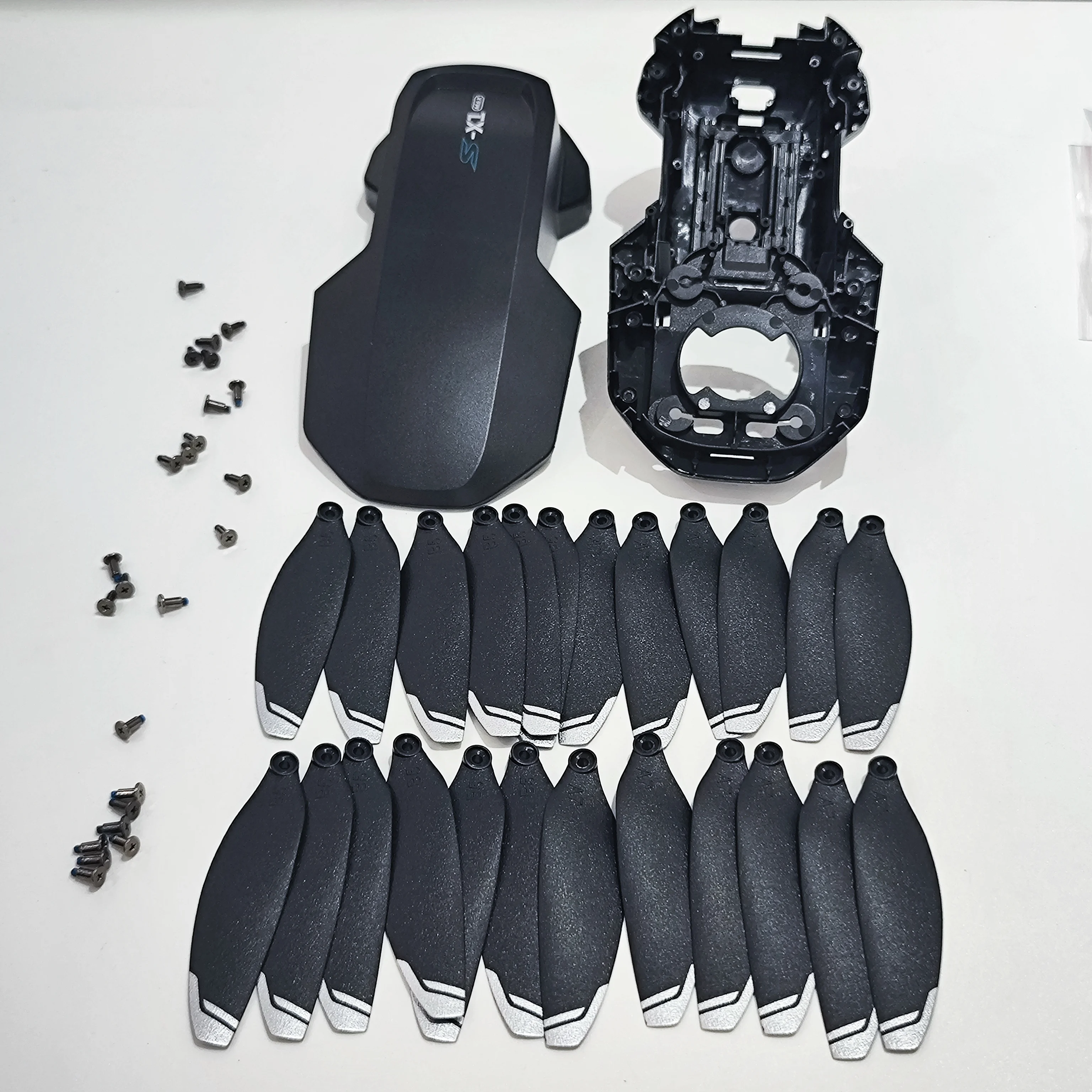 S-X1 MAX Drone оригинальные запасные части корпуса с CW CCW аксессуары для лопастей пропеллера 24 шт. для LSRC S-X1Max RC Quadcopter Part
S-X1 MAX Drone оригинальные запасные части корпуса с CW CCW аксессуары для лопастей пропеллера 24 шт. для LSRC S-X1Max RC Quadcopter Part