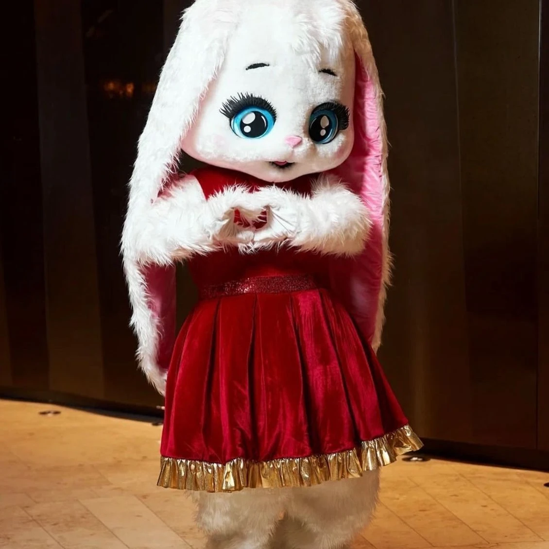 Disney Red Dress Bunny Rabbit Mascot Costume for Fancy Dress Adult Size for Halloween Carnival Party Cosplay Performance Show
Disney Red Dress Bunny Rabbit Mascot Costume for Fancy Dress Adult Size for Halloween Carnival Party Cosplay Performance Show