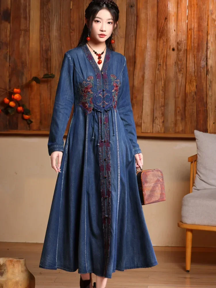 Chinese Style Vintage Long Sleeve Denim Dress Women V-neck Embroidery High Waisted A-line Jeans Dress Ladies Spring Autumn#2720
Chinese Style Vintage Long Sleeve Denim Dress Women V-neck Embroidery High Waisted A-line Jeans Dress Ladies Spring Autumn#2720