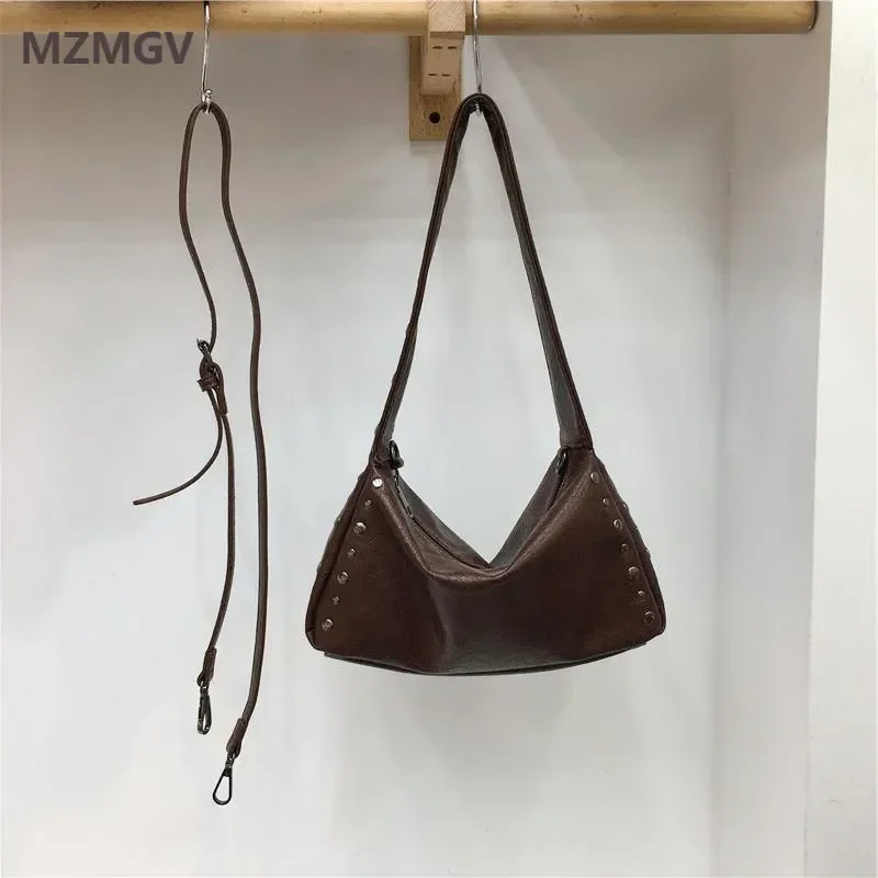 Fashion Women's Rivet Spring Shoulder Bag Vintage Punk Y2K Motorcycle Style Soft Leather Underarm Bag Chic Hobo Armpit Shopper
Fashion Women's Rivet Spring Shoulder Bag Vintage Punk Y2K Motorcycle Style Soft Leather Underarm Bag Chic Hobo Armpit Shopper